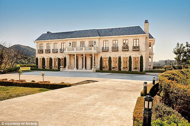 La mansión en la que Neymar pasa sus vacaciones en Los Ángeles - neymar-mansion-4