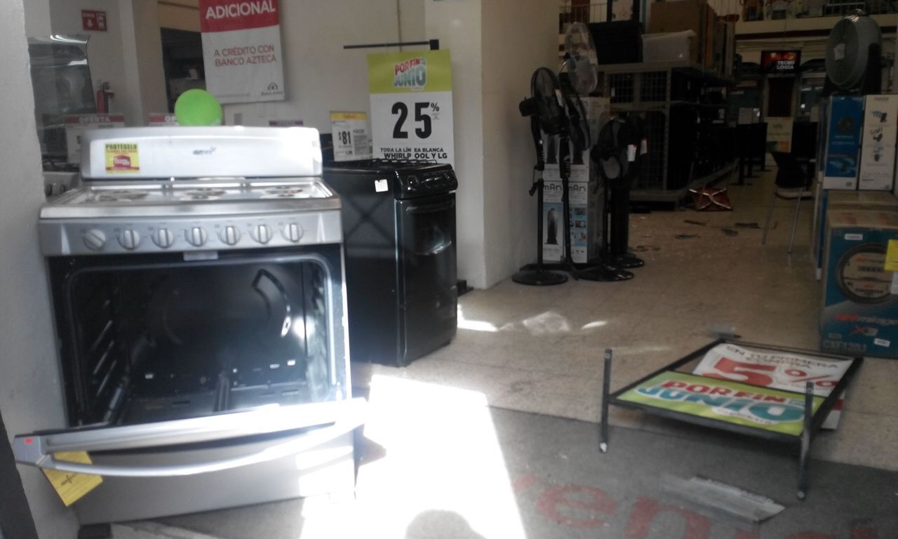 Saquean Elektra en centro de Oaxaca