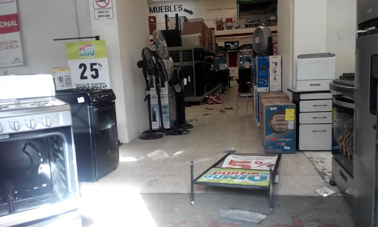 Saquean Elektra en centro de Oaxaca - oax-quad