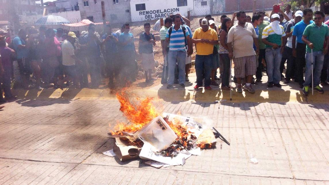 Roban 11 casillas electorales en Oaxaca: IEPCO - oaxaca-quema