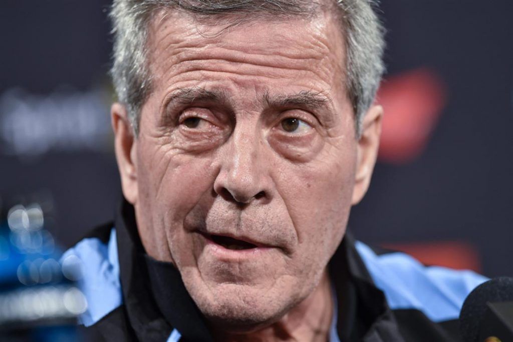 Video: Luis Suárez enfurece por no jugar en derrota de Uruguay - oscar-tabarez-1024x683