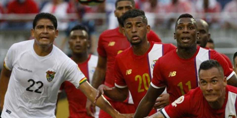 Organizadores de Copa América proyectan al revés la bandera de Bolivia