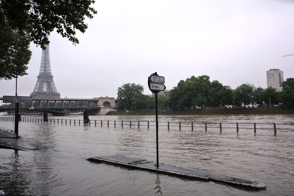 Cerrarán el Louvre por lluvias - paris-1024x683