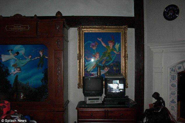 La colección de maniquíes de Michael Jackson - peter-pan