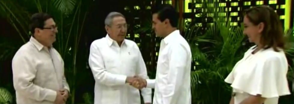 Raúl Castro recibe a Peña Nieto en Cuba