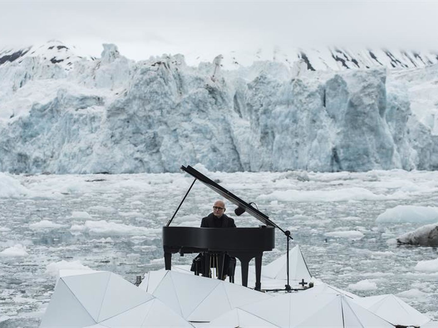 Video: pianista toca en el Ártico para promover la protección de la zona