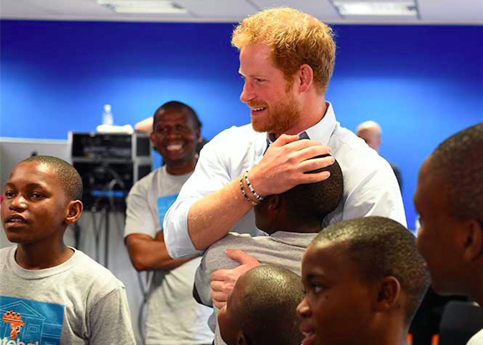 El Príncipe Enrique asume causa de Lady Di por la lucha contra el sida