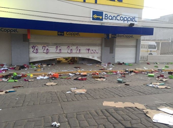 Saquean varias tiendas en el centro de Oaxaca - saqueo-oaxaca-andresreportero