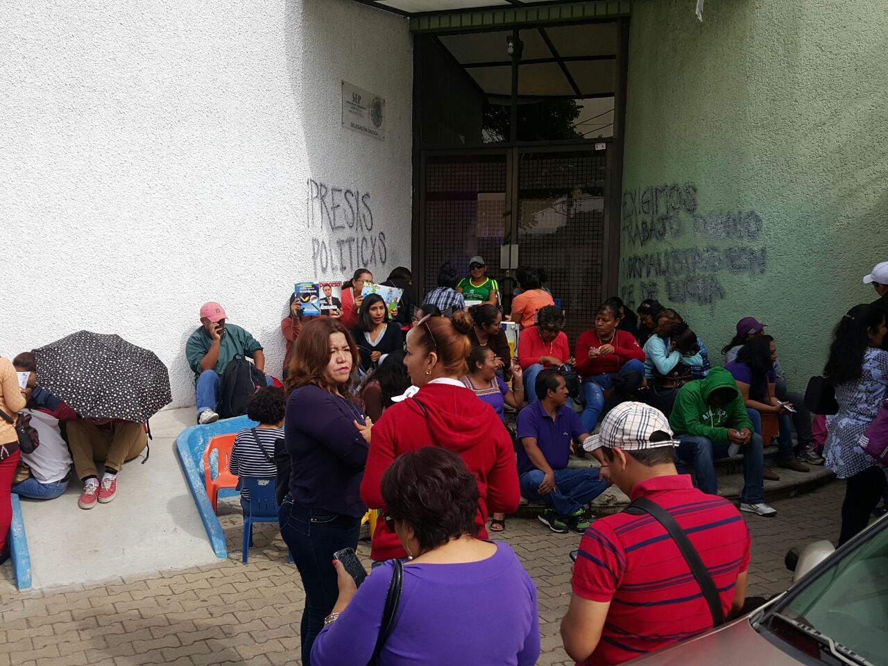 Sección 22 del SNTE toma dependencias en Oaxaca - sección-22-quadratín-2