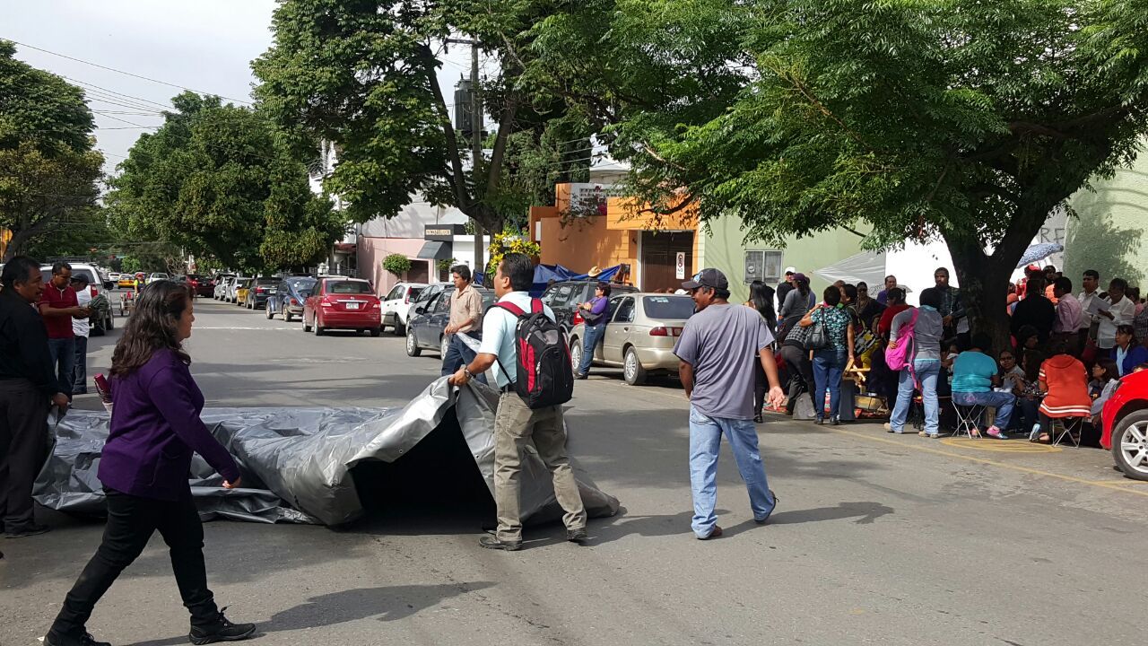 Sección 22 del SNTE toma dependencias en Oaxaca