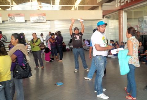 Roban artículos de Soriana durante bloqueo de la CNTE en Oaxaca - soriana-oax-2