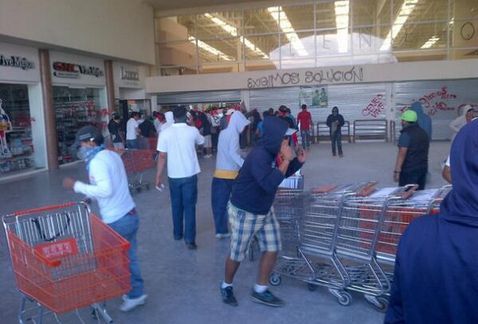 Roban artículos de Soriana durante bloqueo de la CNTE en Oaxaca - soriana-oax