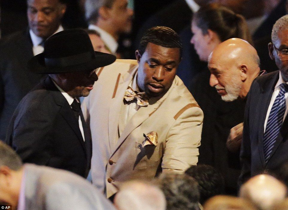 Cientos despiden a Ali en las calles de Louisville - spike-lee-expresidente-afganistan-Hamid-Karzal