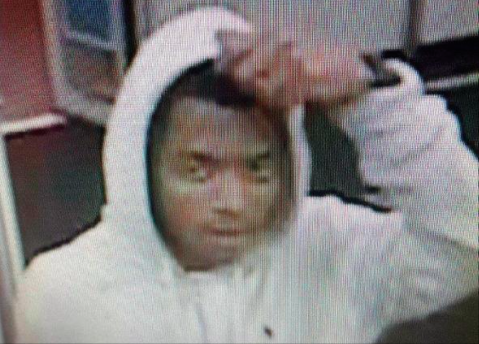 Ladrón se queda a dormir en tienda y huye por la mañana