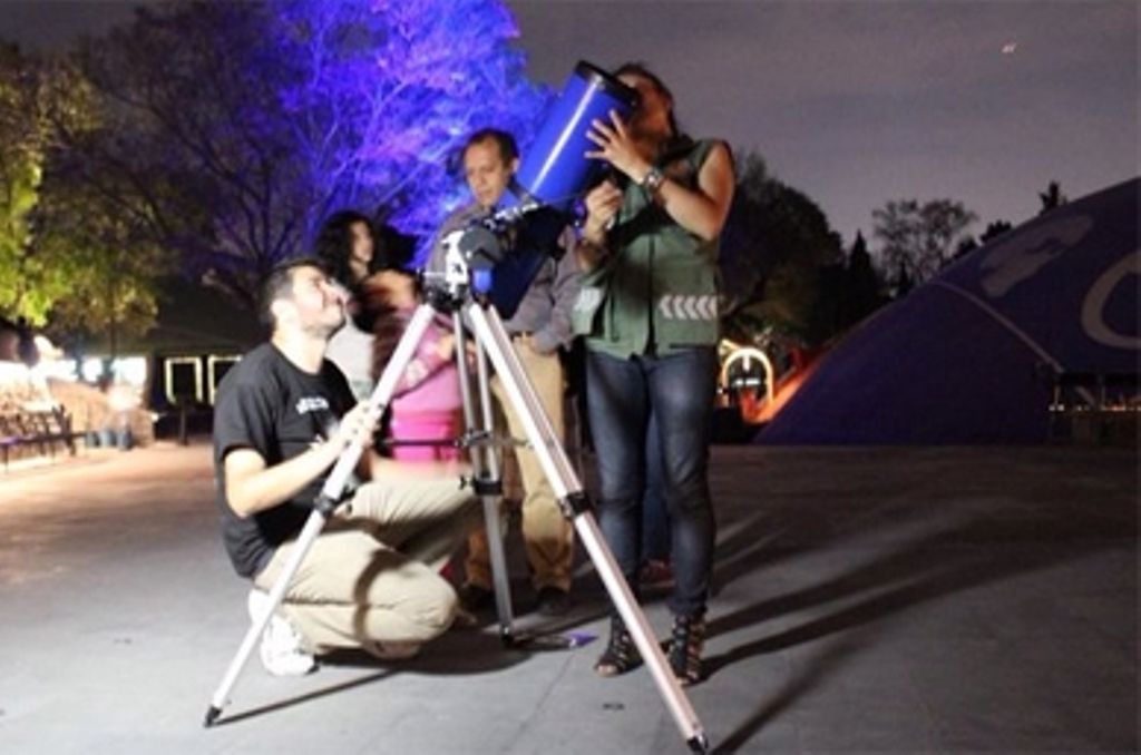 Esta noche se podrá observar a Saturno en su punto más cercano a la Tierra - telescopio-2