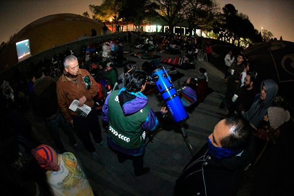 Esta noche se podrá observar a Saturno en su punto más cercano a la Tierra - telescopio