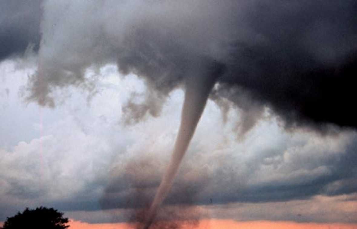 Facebook prueba nueva herramienta de seguridad para zonas de crisis - tornado-RTVE-