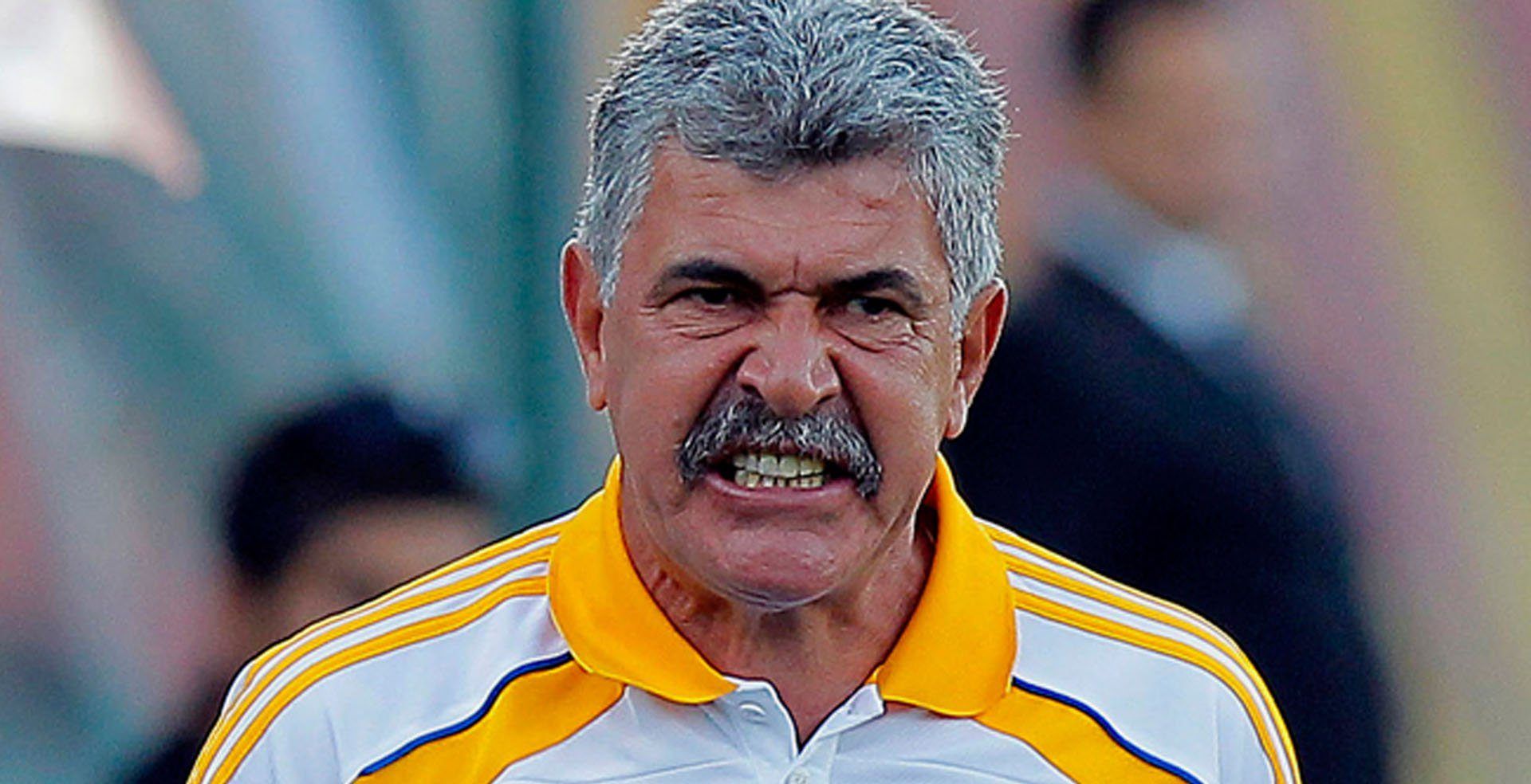 Video: Tuca explota por golpe a su Ferrari