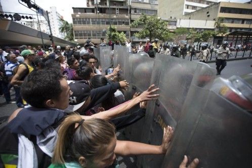 Falta de comida genera disturbios en el centro de Caracas