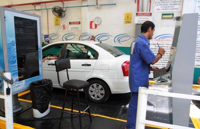 Gobierno federal lleva un juego político con cierre de verificentros: Mancera