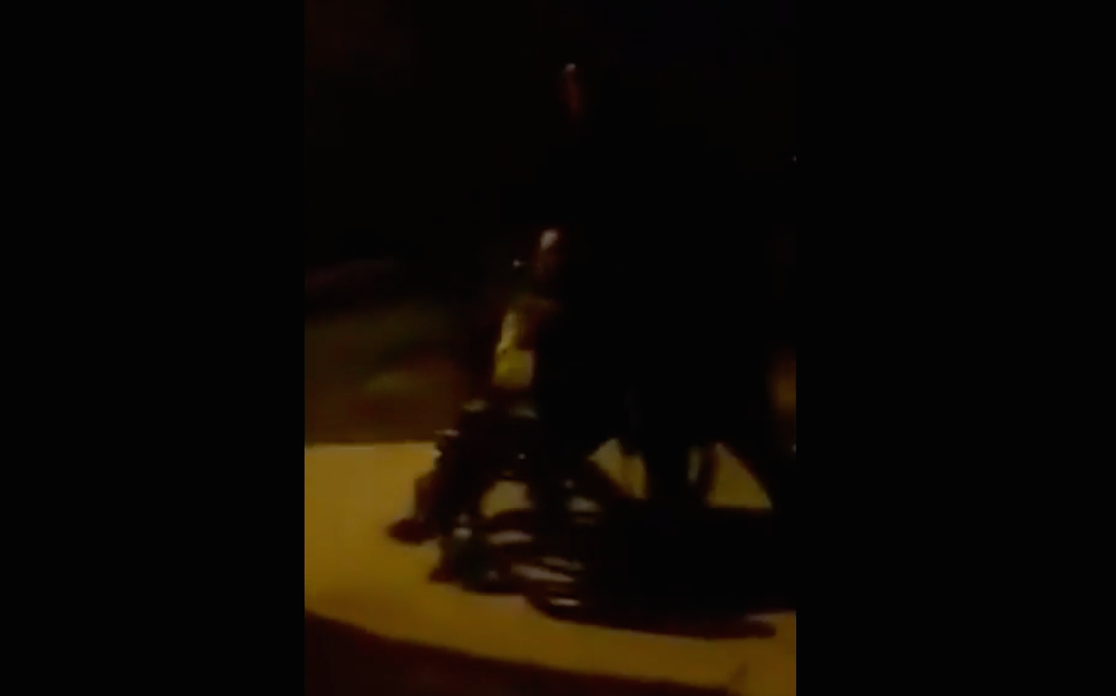 Video: mujer maltrata a joven en silla de ruedas