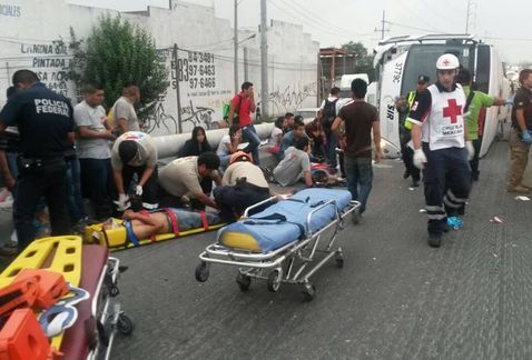 Volcadura de autobús en Nuevo León deja 28 lesionados - volcadura
