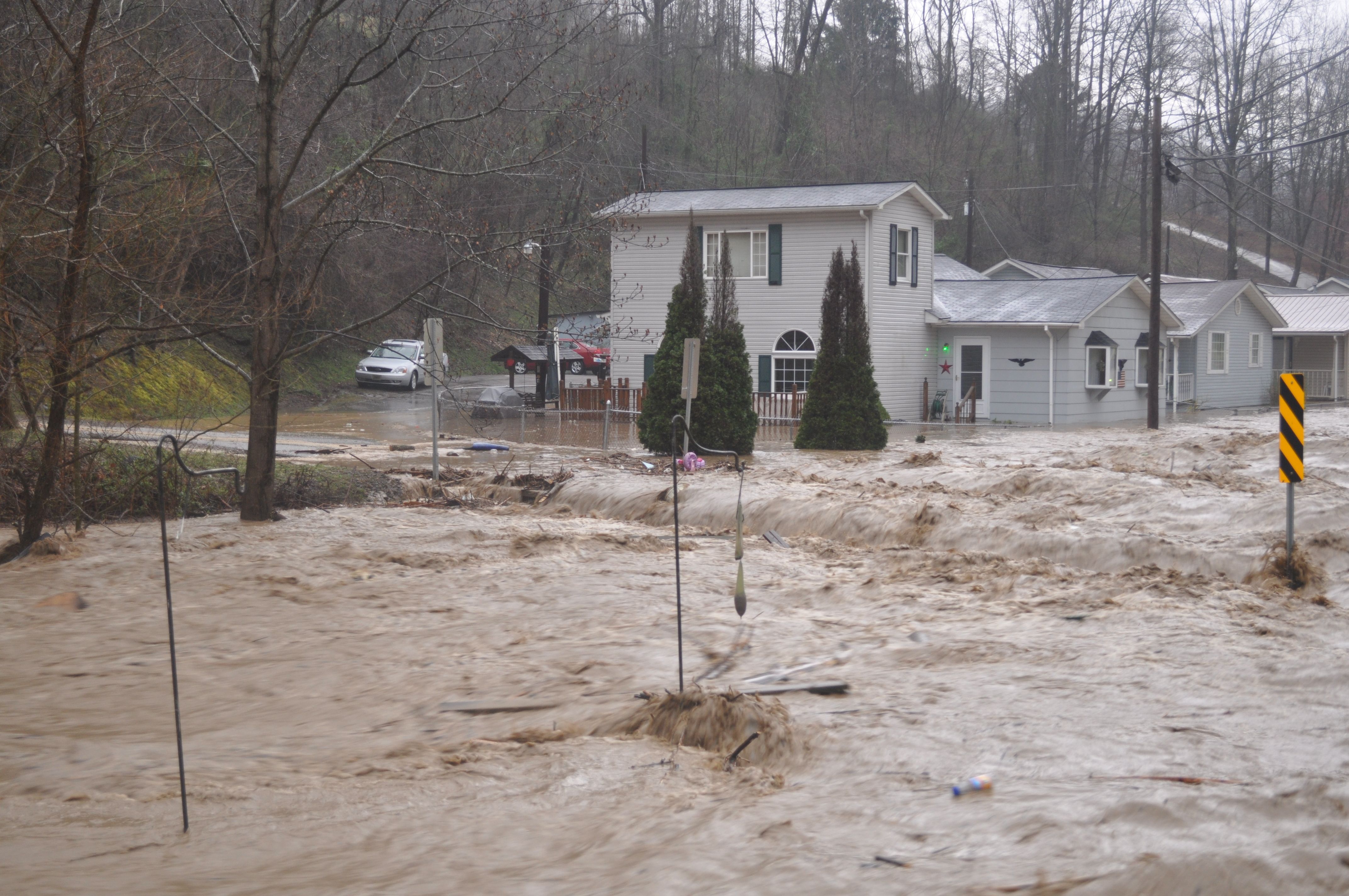 Inundaciones en West Virginia dejan por lo menos cuatro muertos - west-virginia-2