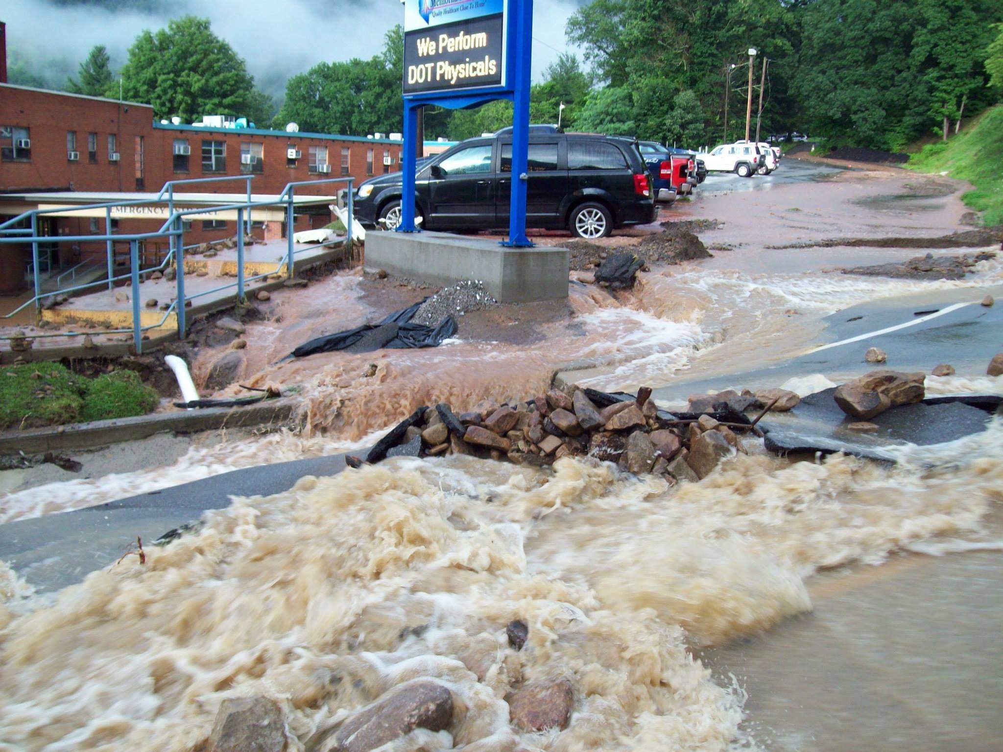 Inundaciones en West Virginia dejan por lo menos cuatro muertos - west-virginia-3