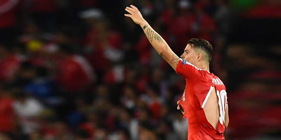 Suiza toma con humor playeras rotas de Puma