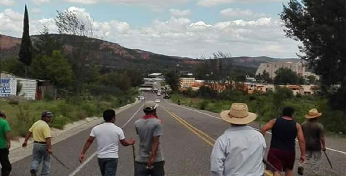 Continúan bloqueos en Oaxaca