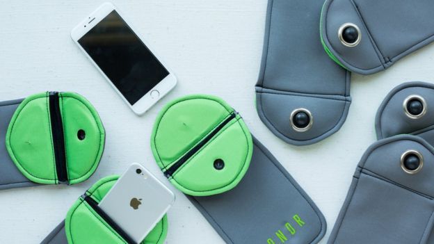 Lanzan estuche que impide utilizar el celular en sitios restringidos - yondr