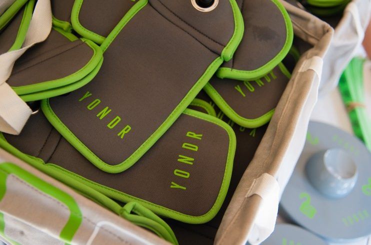 Lanzan estuche que impide utilizar el celular en sitios restringidos - yondr3