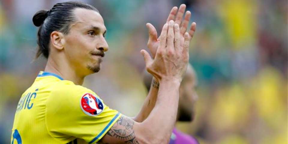 Video: Zlatan cuelga la playera de Suecia