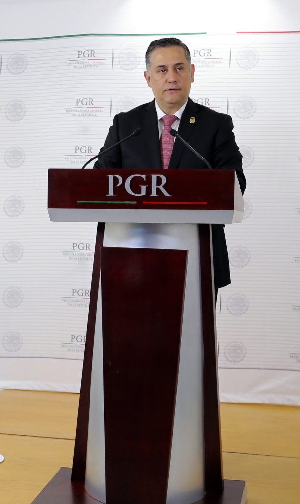 Asegura PGR 26 millones de cigarros ilegales en la Ciudad de México - 031K9822-610x1024