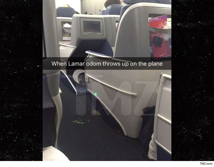 Lamar Odom vomita borracho en un avión y lo echan - 0712-lamar-odom-puke-tmz-4