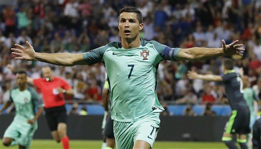 Cristiano Ronaldo gana premio al mejor jugador de la FIFA
