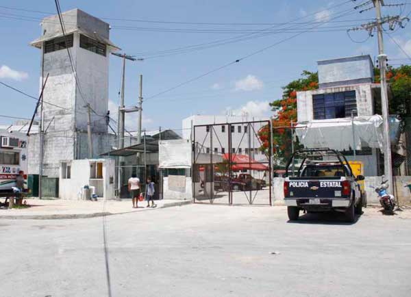 Suspenden a director de cárcel de Cancún tras fuga de reos - 144458611267