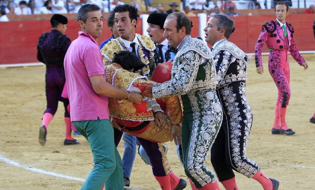Video: muere torero al recibir una cornada - 1468090160_083972_1468091902_noticia_normal_recorte1-1024x619