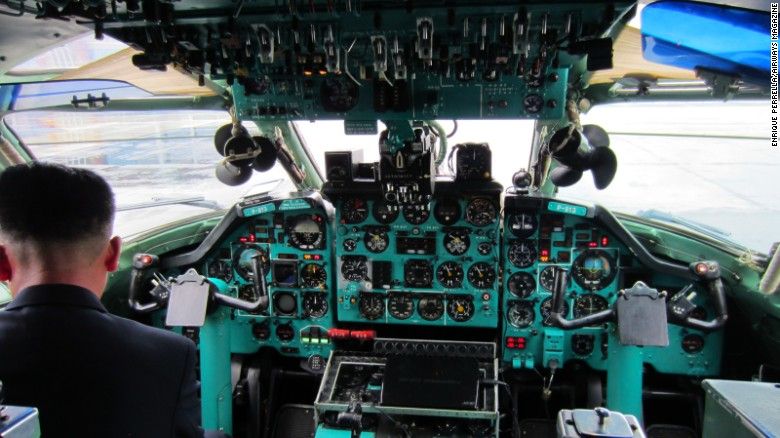 Los aviones "retro" de Corea del Norte - 160630212214-north-korea-air-koryo-tu-134-cockpit-exlarge-169