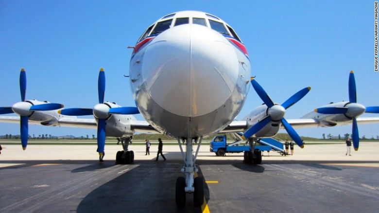 Los aviones "retro" de Corea del Norte - 160630220221-north-korea-air-koryo-il-18-nose-exlarge-169