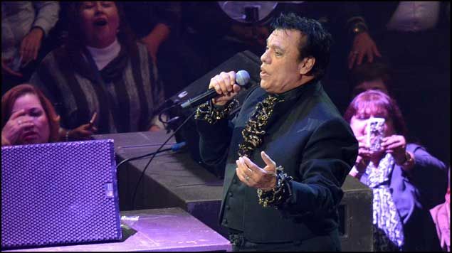 Video: Juan Gabriel canta “No tengo Twitter, no tengo WhatsApp”