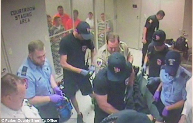 Video: presos salvan la vida de cuidador - 361DBAB600000578-3682183-image-a-43_1468111740314