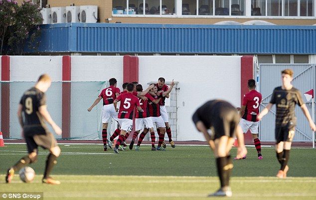 Equipo de Gibraltar da la sorpresa en fase previa de Champions - 363513D900000578-3687068-image-m-80_1468351973396