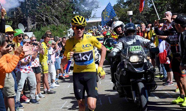 Video: Froome tuvo que correr en el Tour de Francia