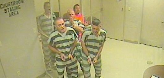 Video: prisioneros escapan de su celda para ayudar a policía