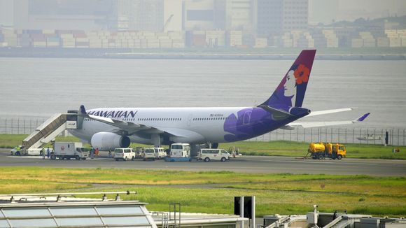 Revientan llantas de un avión durante aterrizaje de emergencia