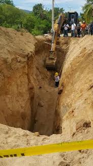 Alud de tierra sepulta a 2 trabajadores de obra en Petatlán - 8ffb43bf-969e-4f9b-ba84-83ff39669c21