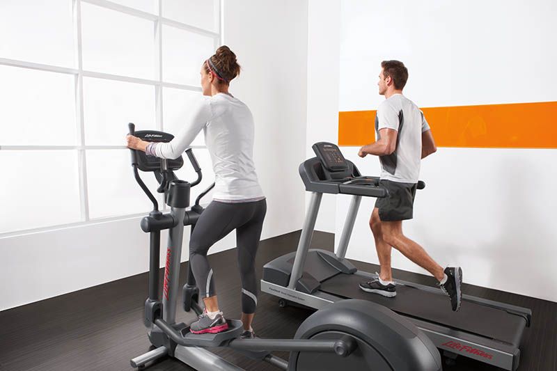 Mitos y verdades de los equipos cardiovasculares - Activate-Cross-Trainer-and-Treadmill-Lifestyle-2