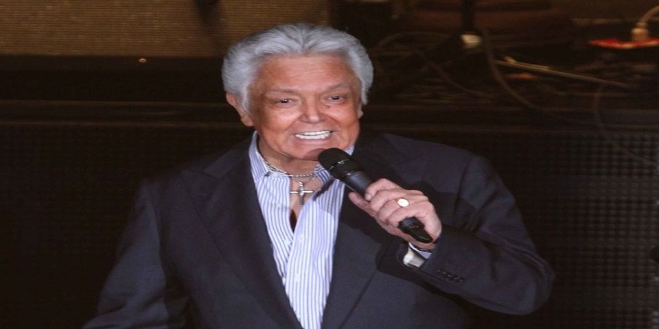 Por parálisis facial, Alberto Vázquez cancela conciertos