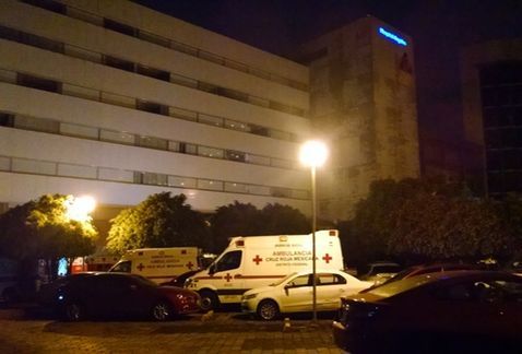 Trasladan a pacientes del Hospital Ángeles tras inundación